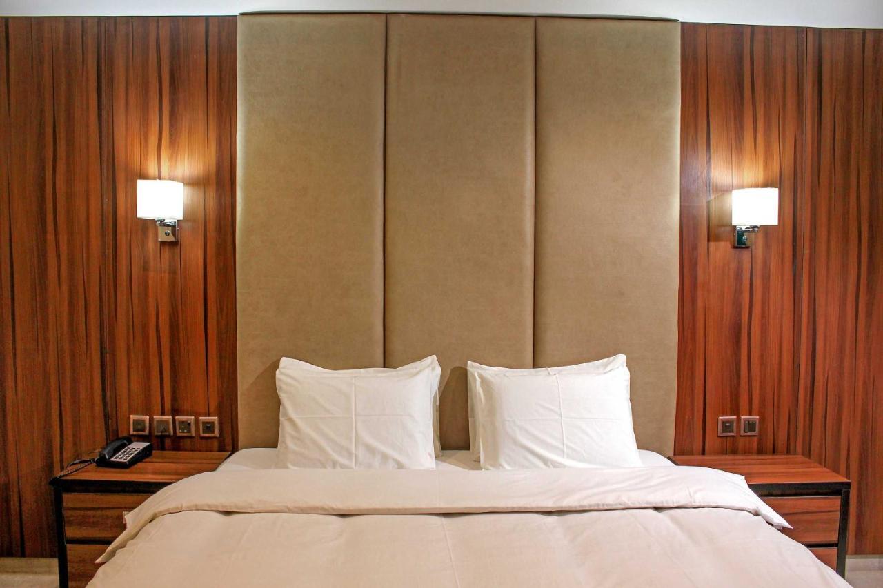 Joshesther Olive Hotel Ikeja Exterior photo