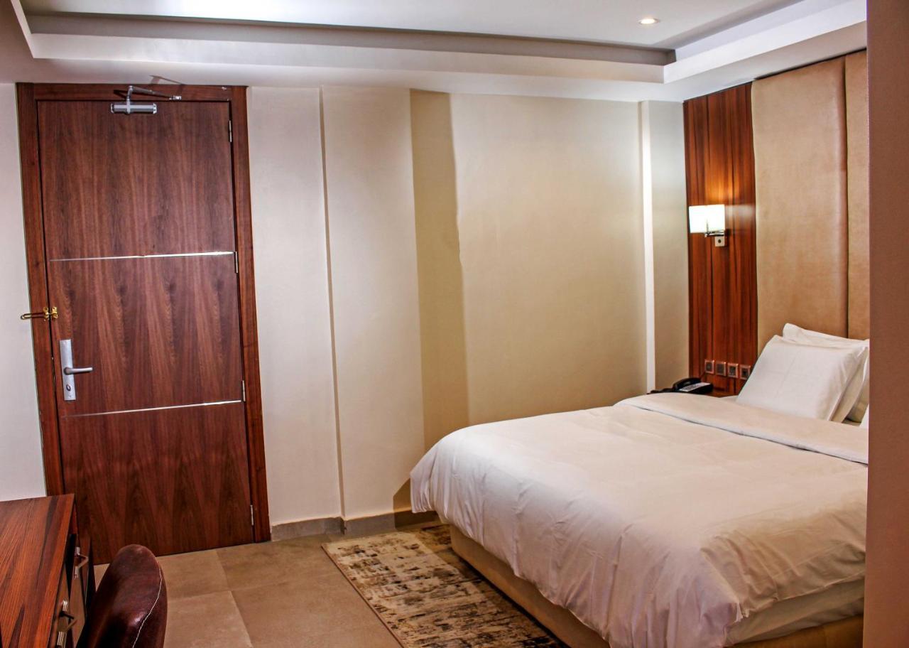 Joshesther Olive Hotel Ikeja Exterior photo
